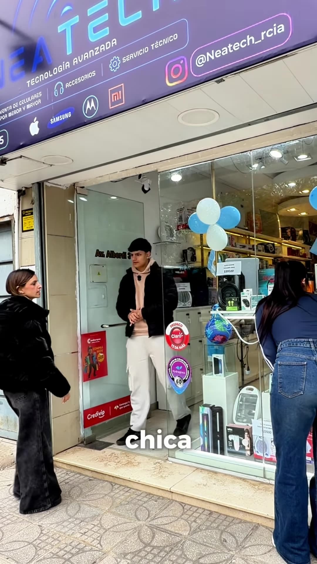 Fachada del local Neatech en Av. Alberdi 331